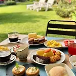 Alojamento de Acomodação e Pequeno-almoço Residenza Laurum Mandello del Lario