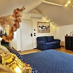 Residenza Laurum ベッド・アンド・ブレックファスト マンデッロ・デル・ラーリオ