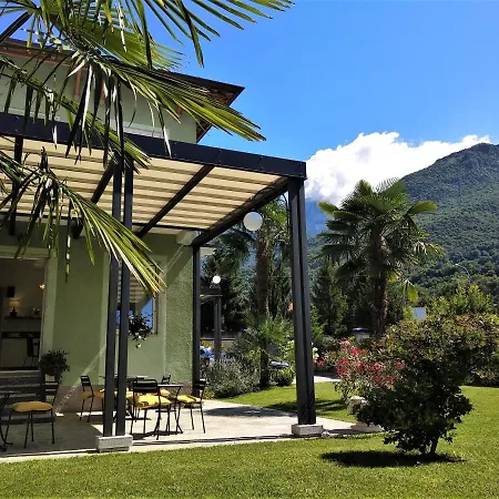 Residenza Laurum * マンデッロ・デル・ラーリオ
