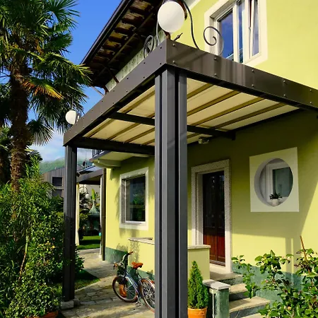 Residenza Laurum * マンデッロ・デル・ラーリオ