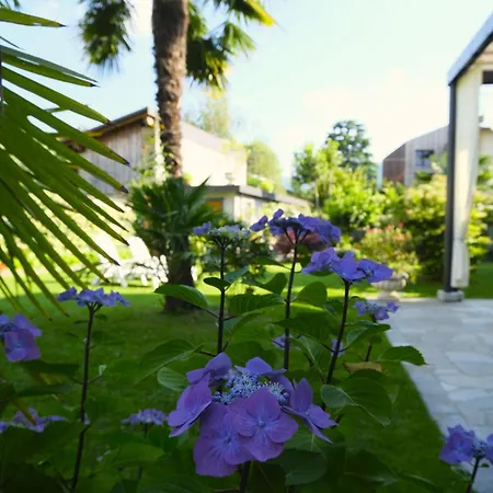 Residenza Laurum 4* מנדלו דל לאריו