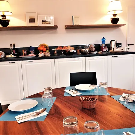 Alojamento de Acomodação e Pequeno-almoço Residenza Laurum 4*