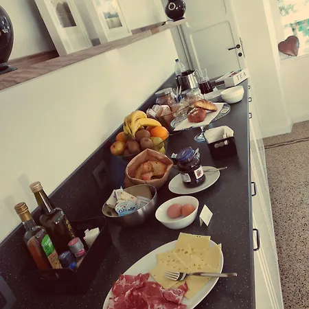 Alojamento de Acomodação e Pequeno-almoço Residenza Laurum Mandello del Lario