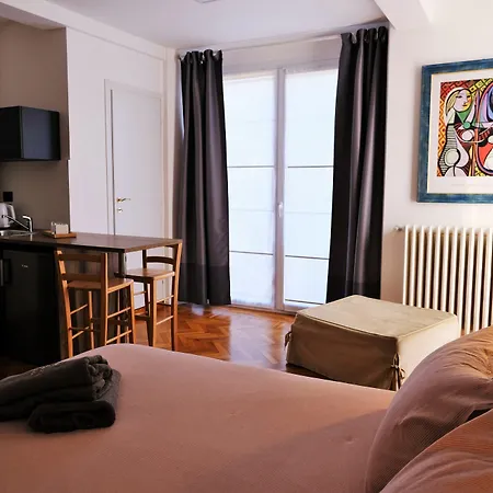 Residenza Laurum 4* מנדלו דל לאריו