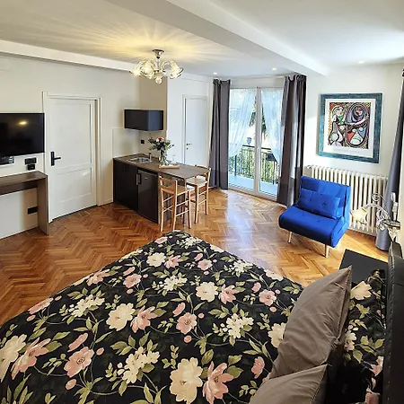 Residenza Laurum מנדלו דל לאריו