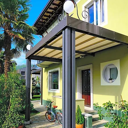 Residenza Laurum 4* מנדלו דל לאריו