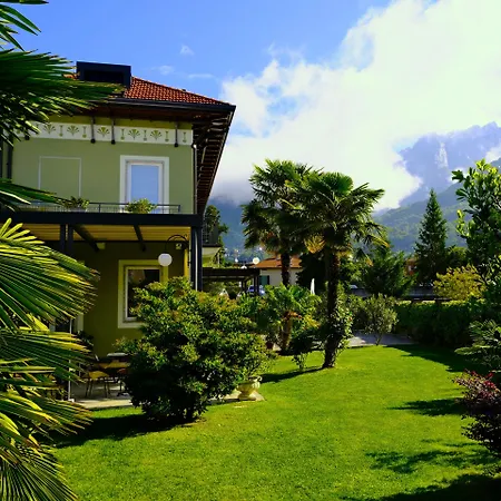 Residenza Laurum לינה וארוחת בוקר מנדלו דל לאריו