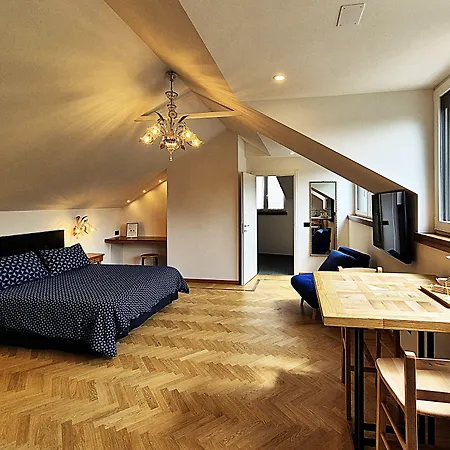 Residenza Laurum 4* מנדלו דל לאריו