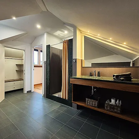 Residenza Laurum לינה וארוחת בוקר 4*