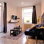 Residenza Laurum מנדלו דל לאריו