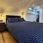 Residenza Laurum 4* מנדלו דל לאריו